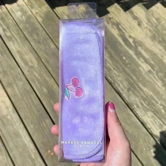 Stoney Clover Lane Other - Stoney Clover Lane Makeup Remover Cloth